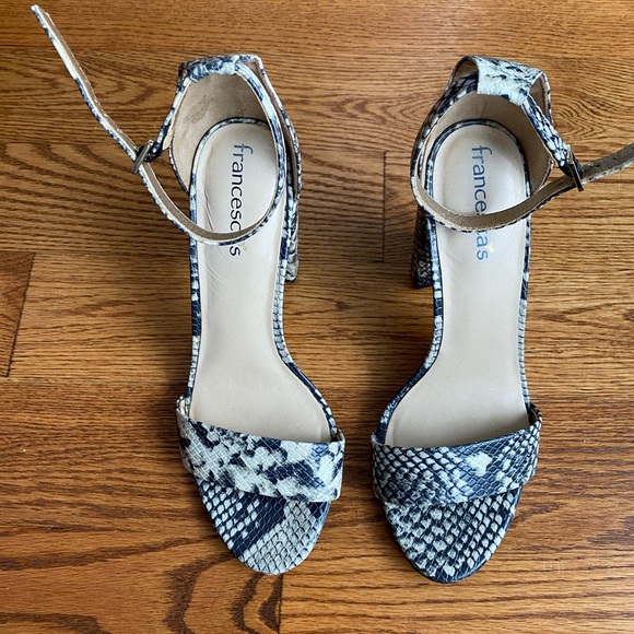 Snake print heels! - Picture 3 of 3